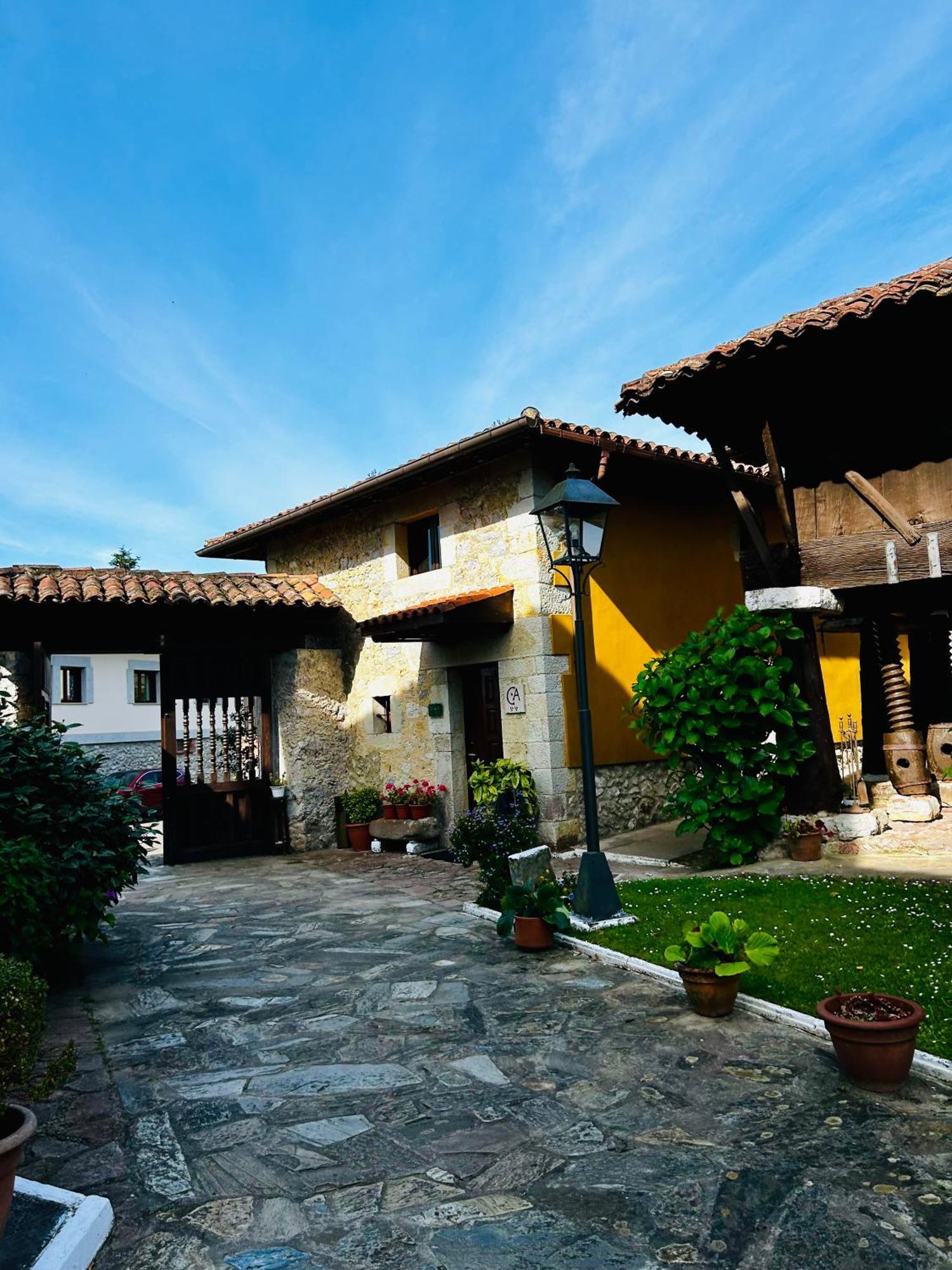 Apartamentos Rurales L'Arquera Llanes Buitenkant foto