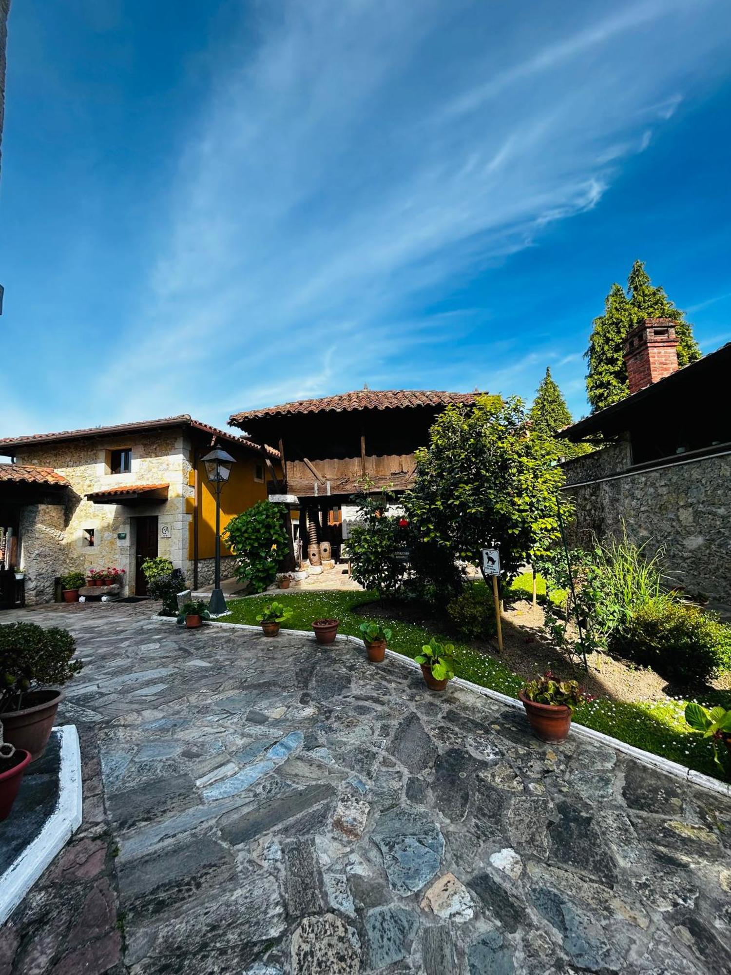 Apartamentos Rurales L'Arquera Llanes Buitenkant foto